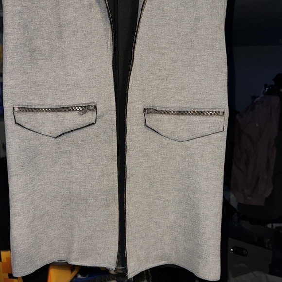 Nearly new, worn once. Woman’s TopShop long grey vest. US size 2. - Picture 3 of 5